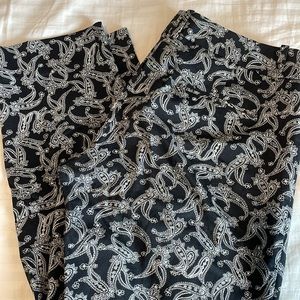 Woman’s limited straight leg pant. Size 6. Black paisley.